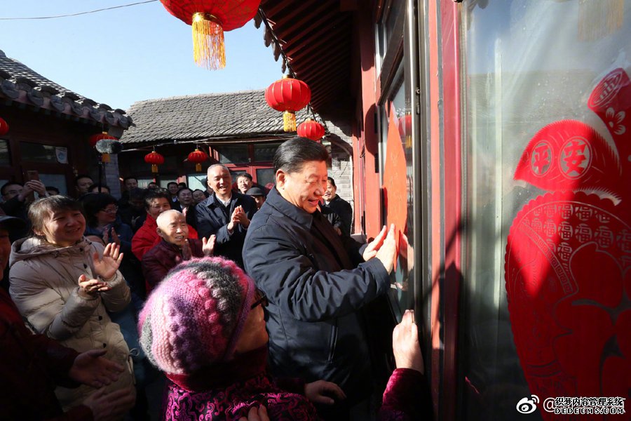 习近平来到北京前门东区看望慰问基层干部群众