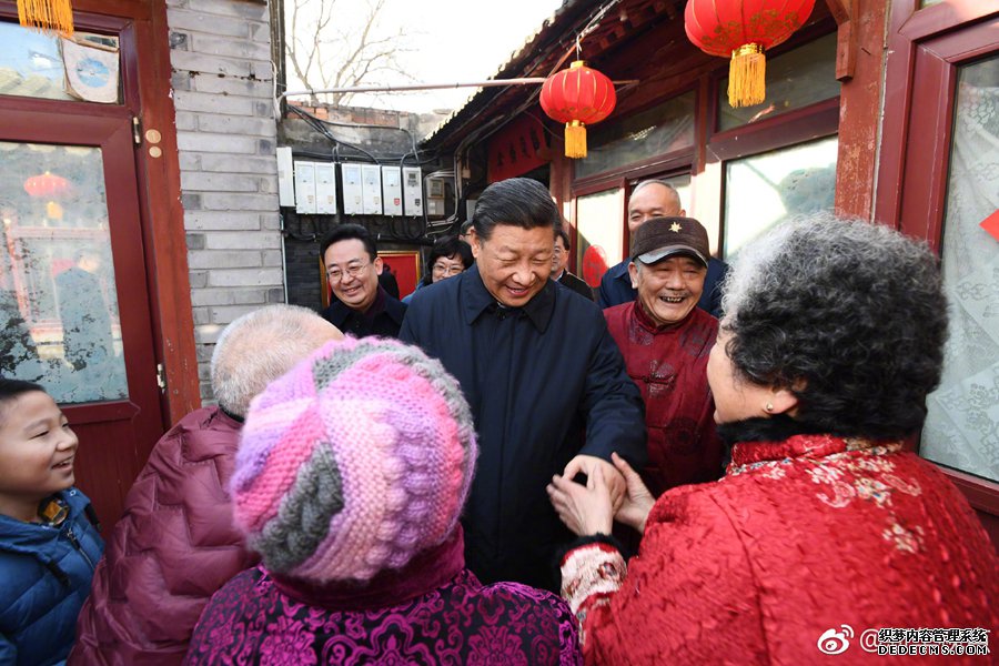习近平来到北京前门东区看望慰问基层干部群众
