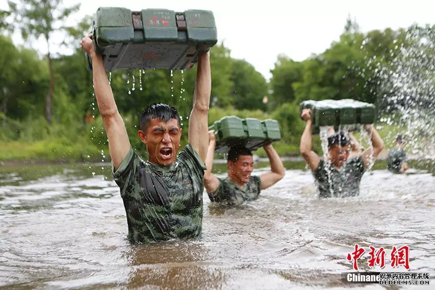 今天我们把头条留给他们，边防军人！